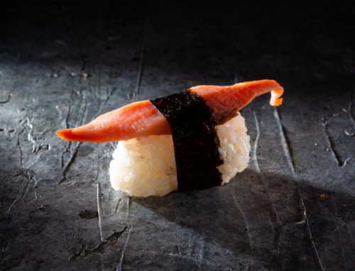 Копченный лосось суши